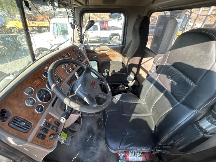 2009-peterbilt-386-image-77