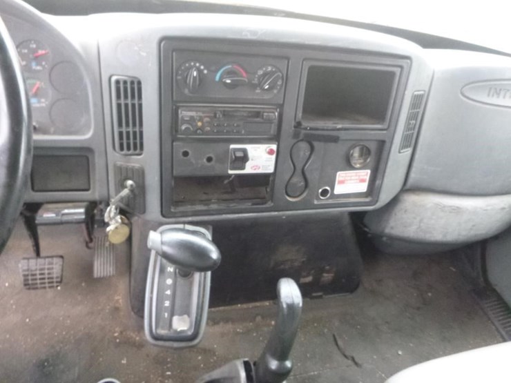 2004-international-durastar-4200-image-15