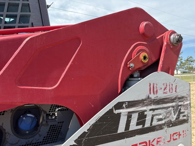 2021-takeuchi-tl12v2-image-22