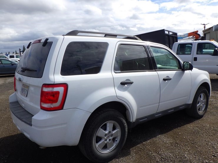 2011-ford-escape-image-3