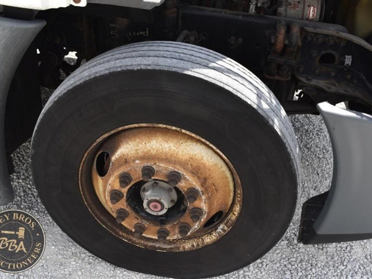 2015-freightliner-cascadia-125-image-52