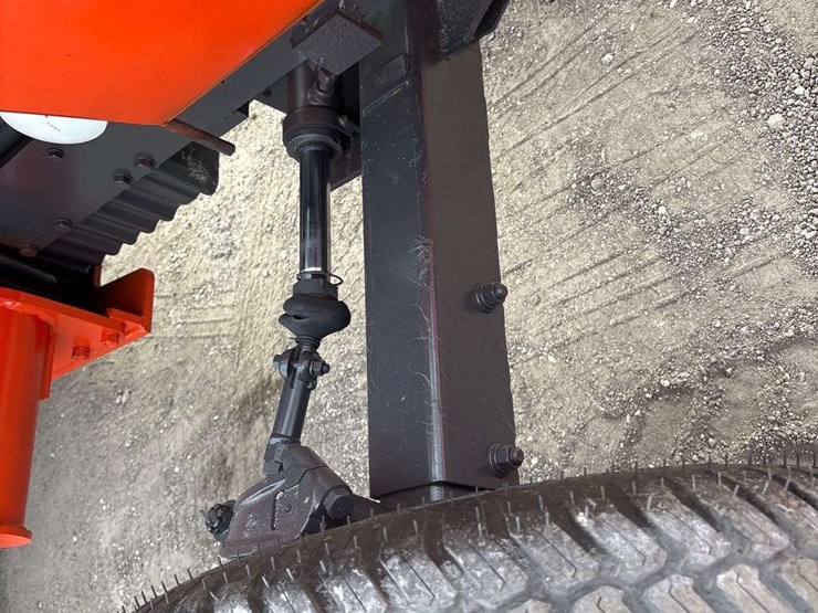 kubota-m4700-51hp-utility-loader-tractor-image-18