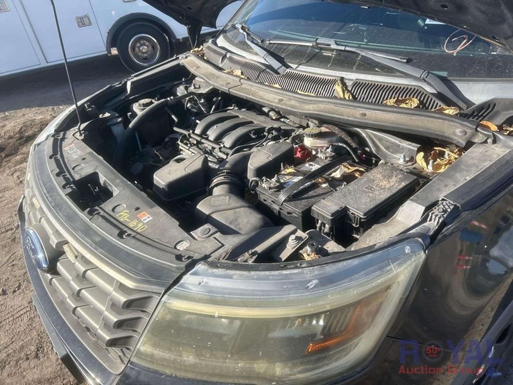 2016-ford-explorer-image-8