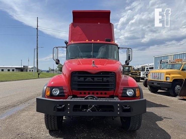 mack-granite-cv713-image-19