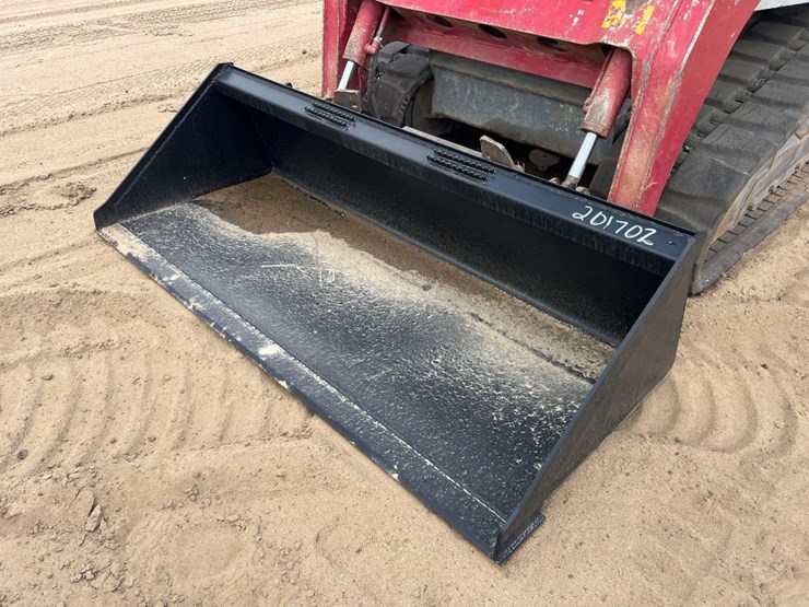 2019-takeuchi-tl8-image-18