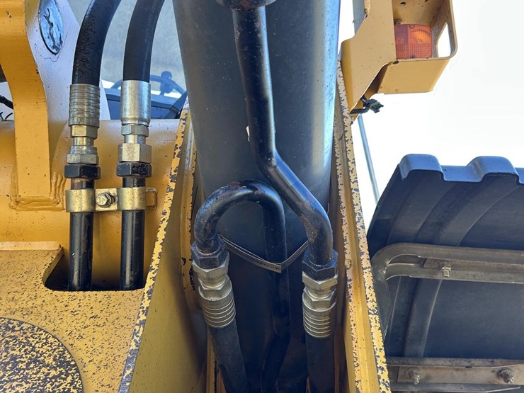 2003-deere-824j-image-74