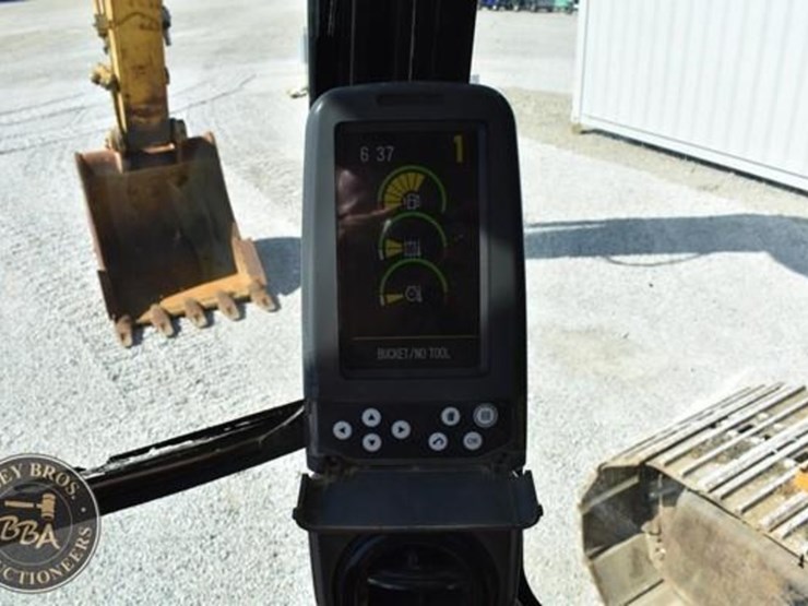 2015-caterpillar-328d-lcr-image-42