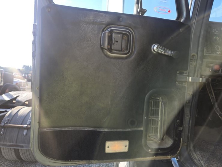 1997-mack-cl700-image-45