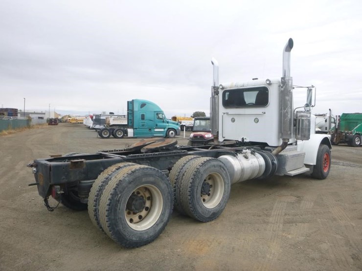 2012-peterbilt-389-image-3