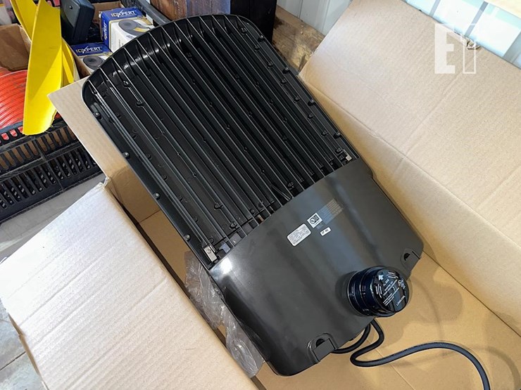 unknown-(6)-rab-200w-led-lights-image-3