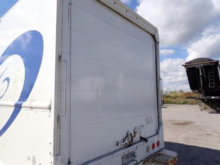 2012-freightliner-mt55-image-43