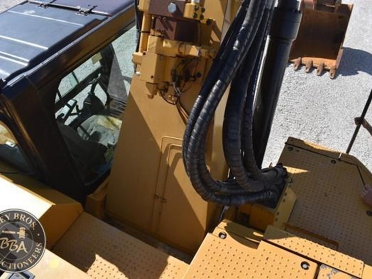 2015-caterpillar-328d-lcr-image-75