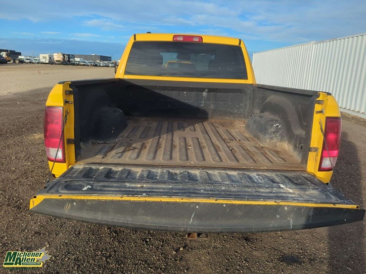2019-ram-1500-classic-image-37