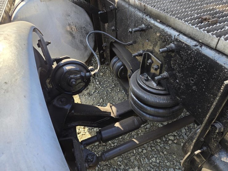 2005-mack-cl733-image-33