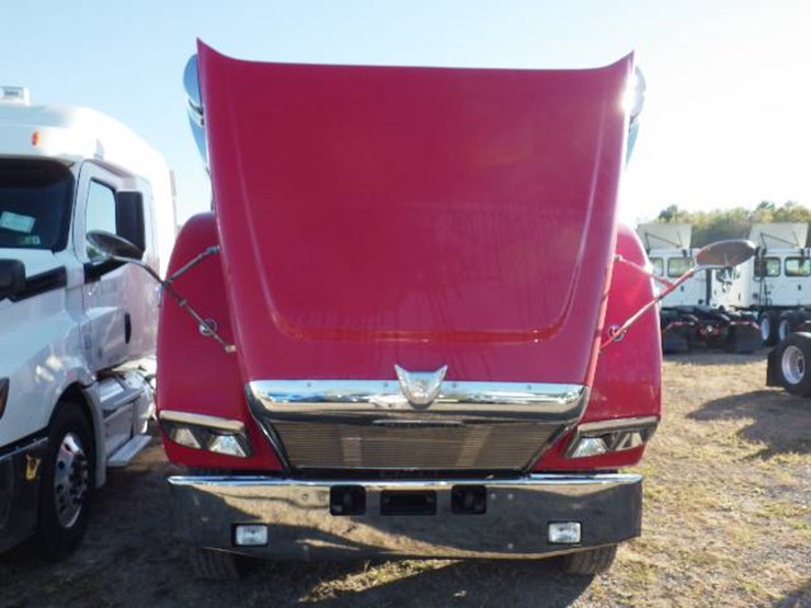 2019-freightliner-coronado-122sd-image-14