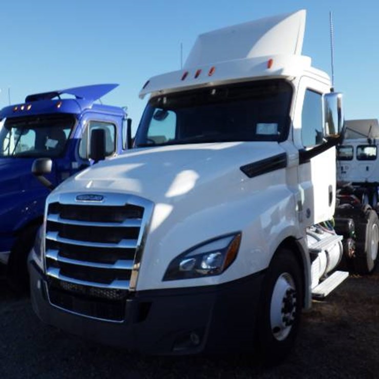 2019 FREIGHTLINER CASCADIA 126