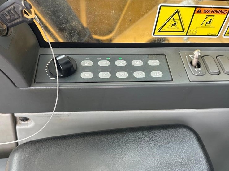 2018-caterpillar-325flcr-image-29