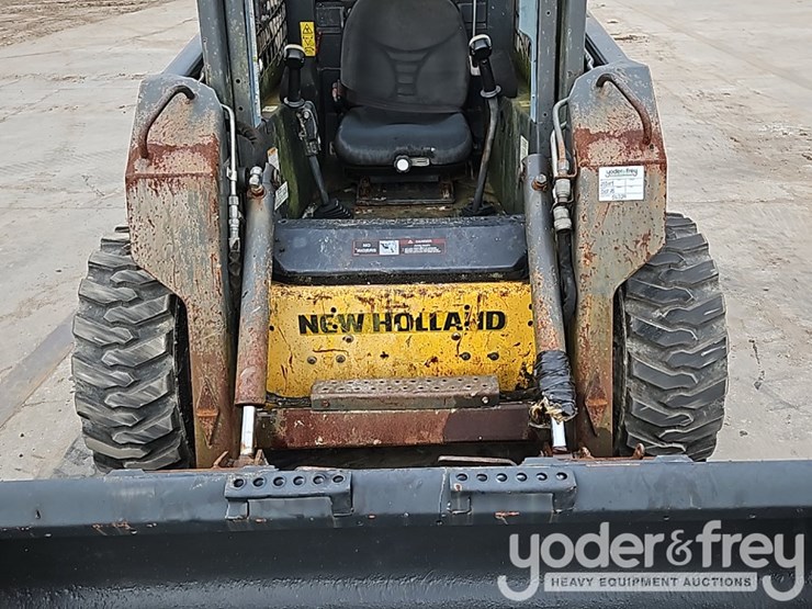 new-holland-l170-image-11