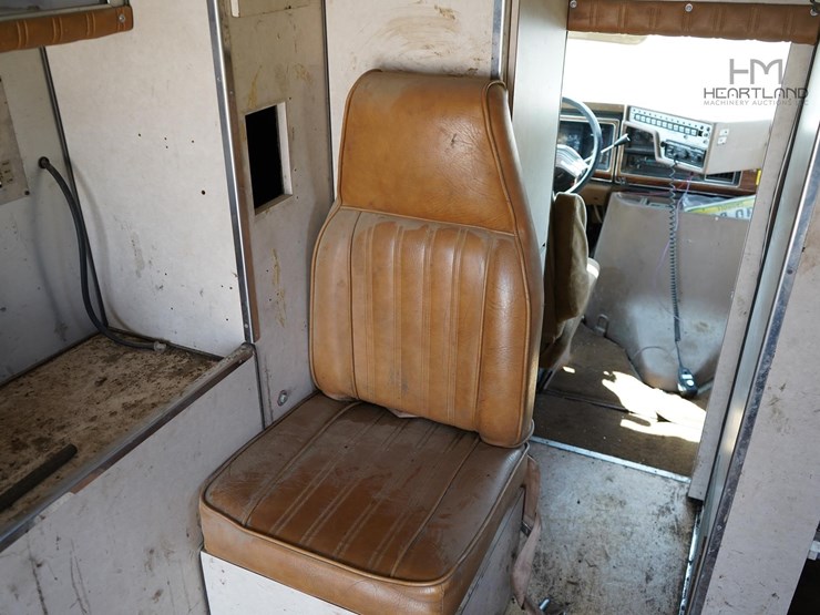 1988-ford-econoline-350-image-17