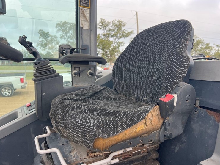 2018-deere-344l-image-28
