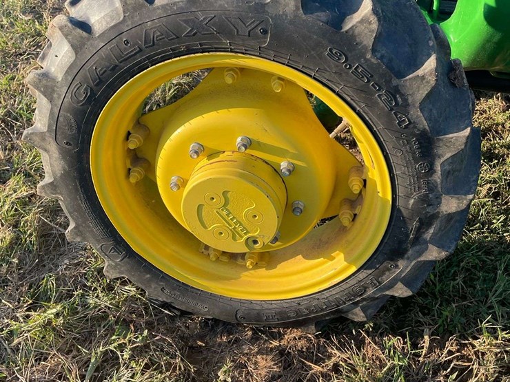 2022-john-deere-5075e-image-22