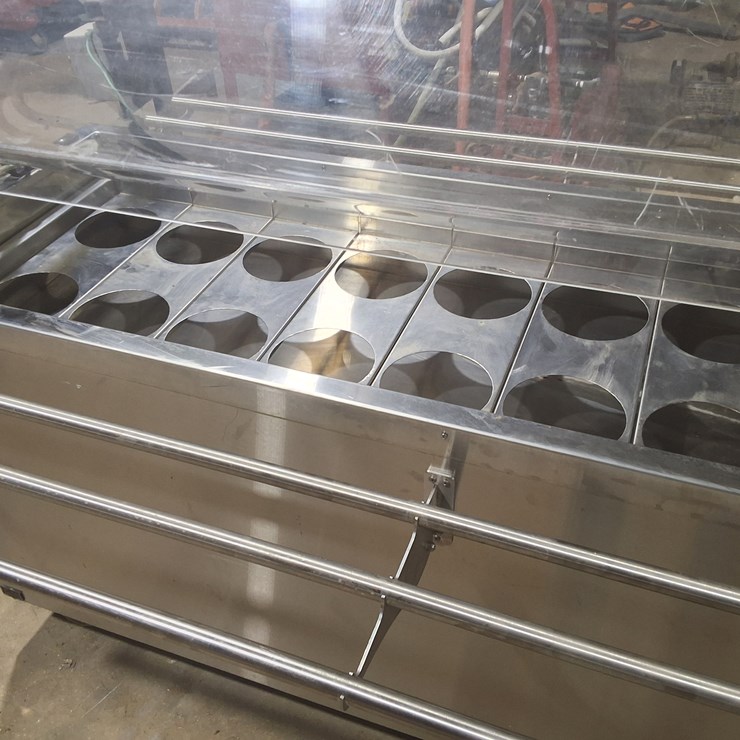 #520 • DUKE REFRIGERATED SALAD BAR