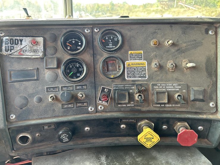 1993-mack-dm690s-image-63