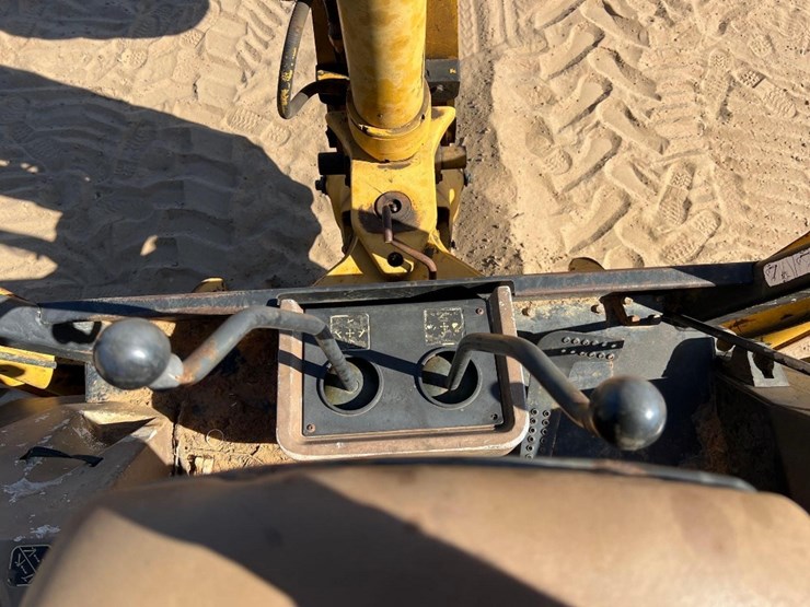 2000-deere-310se-image-37