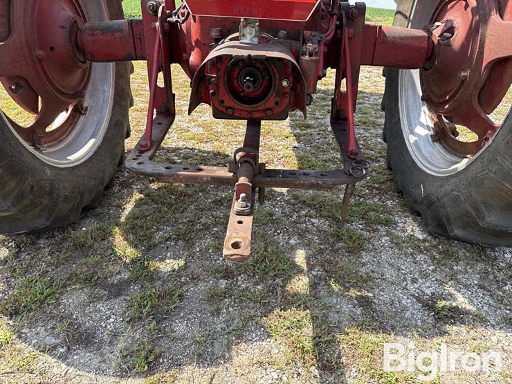 1954-farmall-super-m-ta-2wd-tractor-image-10