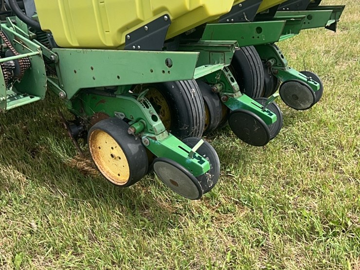 john-deere-7200-image-40