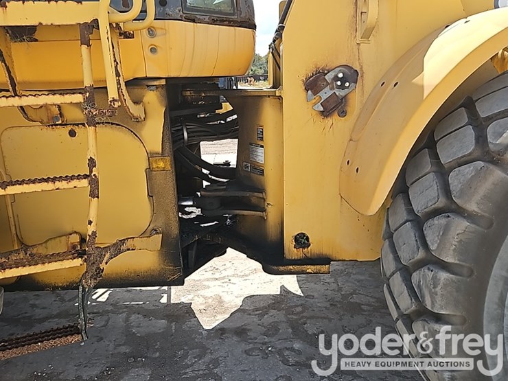 2003-deere-824j-image-9