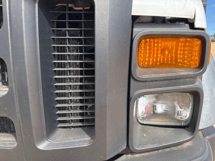 201-ford-f550-xl-image-22