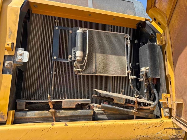 2017-deere-350g-lc-image-17