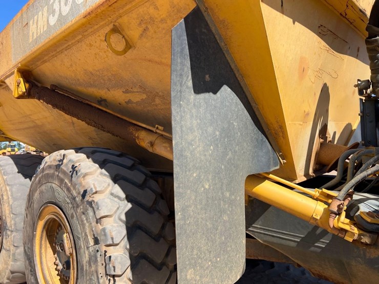 2014-komatsu-hm300-3-image-19