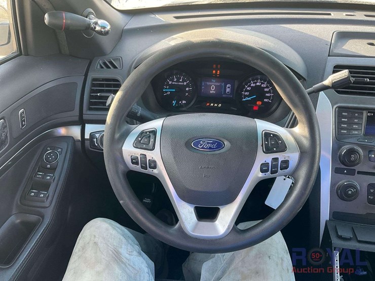 2015-ford-explorer-image-15