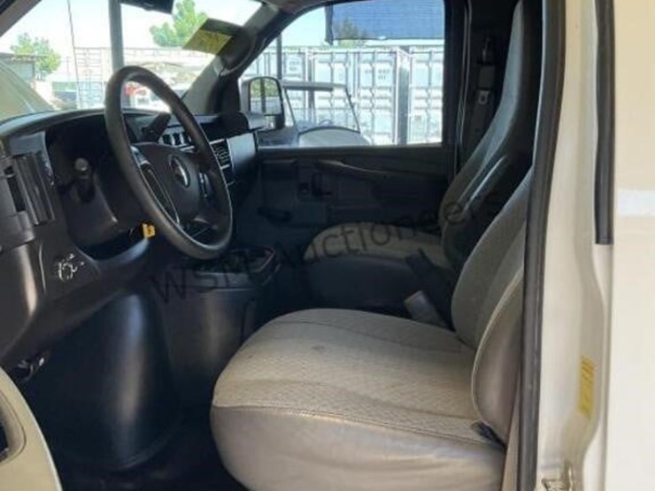 2011-chevrolet-express-2500-image-23