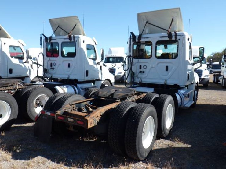 2018-freightliner-cascadia-126-image-5