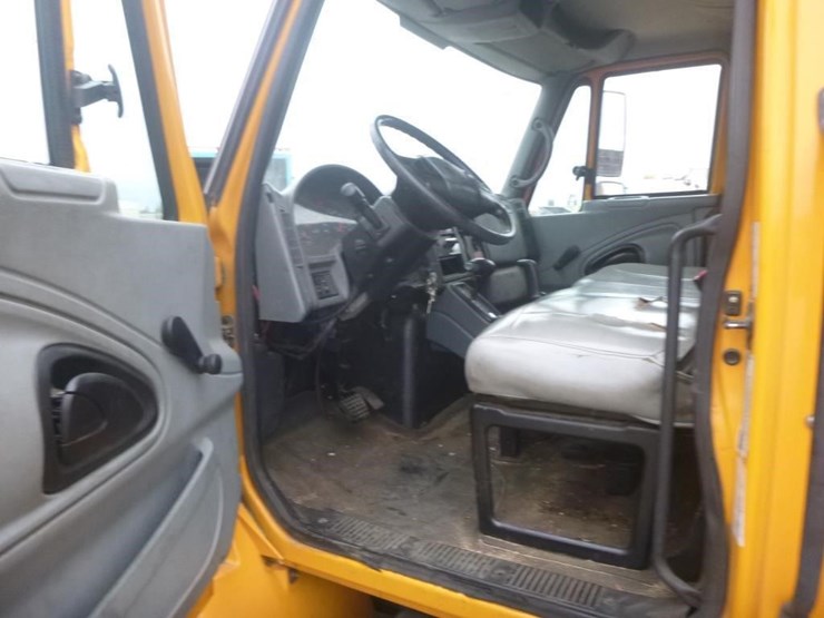 2004-international-durastar-4200-image-11