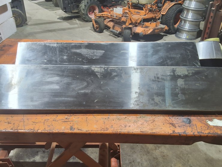 #522-•-lot-of-2-stainless-steel-shelves-image-1