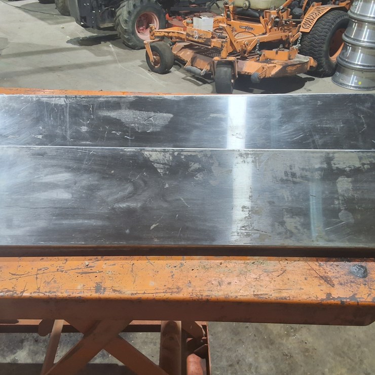 #522 • LOT OF 2 STAINLESS STEEL SHELVES