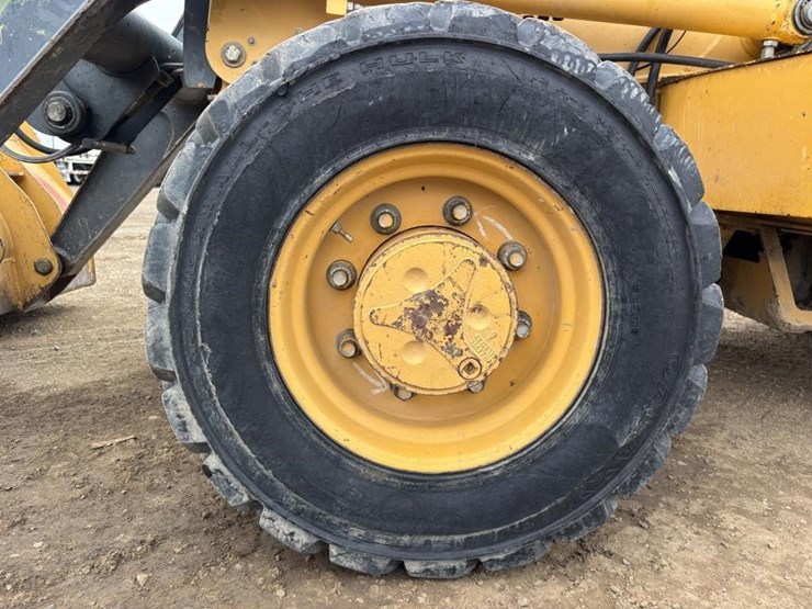 2012-deere-210lj-image-23