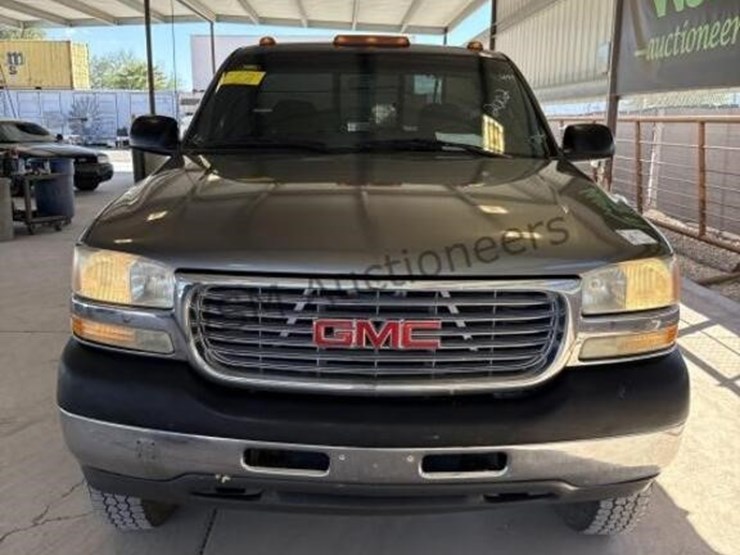 2002-gmc-sierra-2500hd-image-3