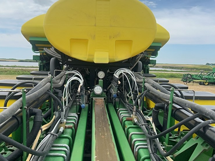 john-deere-16-image-81