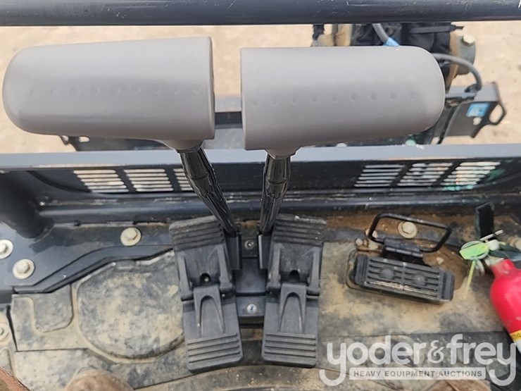 2021-deere-26g-image-29