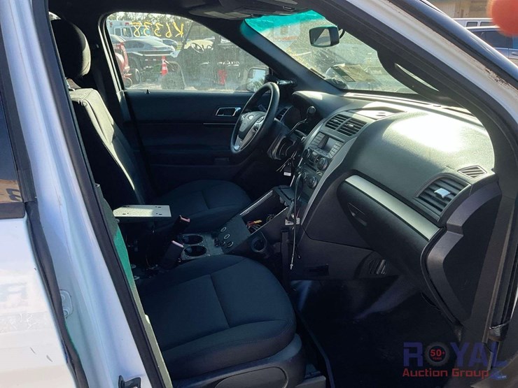 2015-ford-explorer-image-19