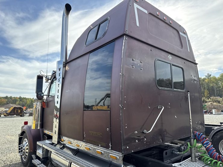 western-star-4964ex-image-27
