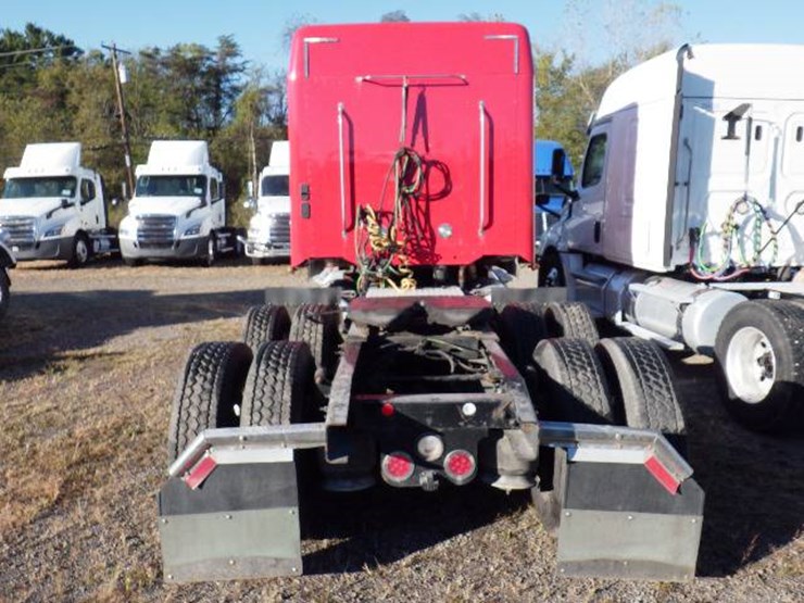 2019-freightliner-coronado-122sd-image-6