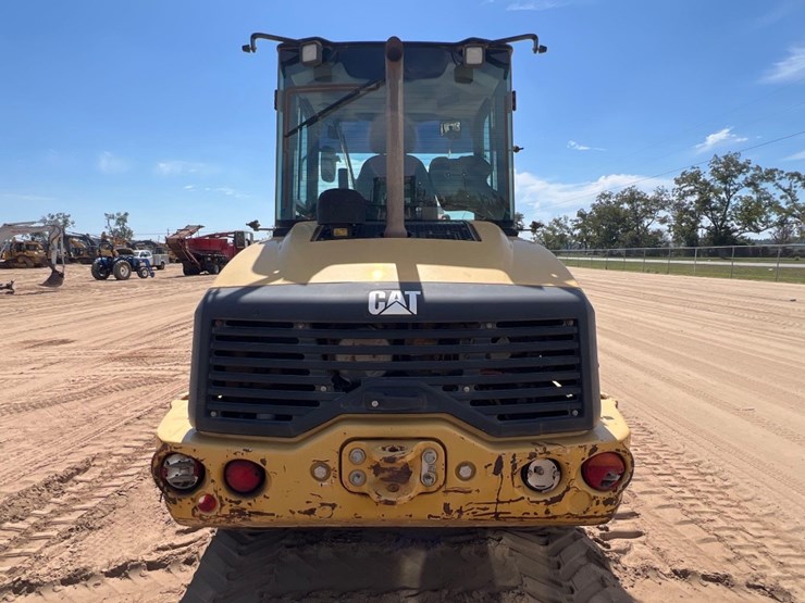 2017-caterpillar-908m-image-3