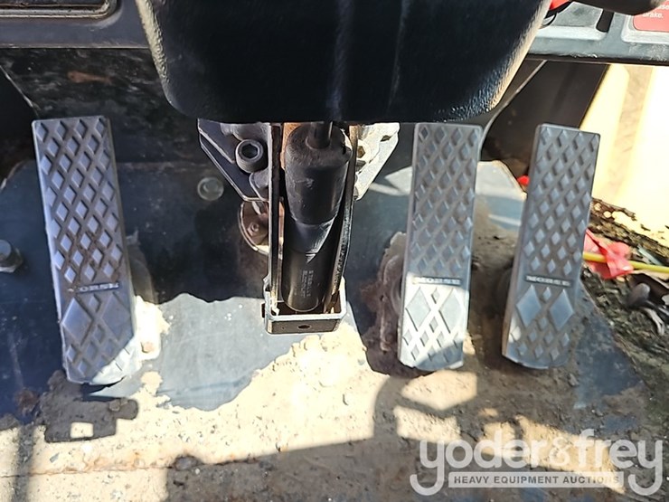2003-deere-824j-image-33