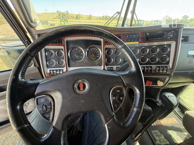 2009-kenworth-t800-image-29